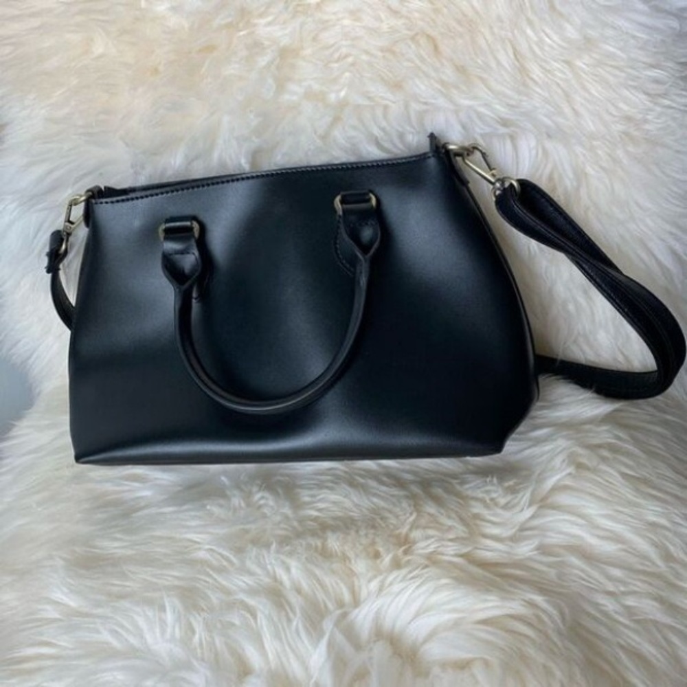 Elegant Black Leather Handbag